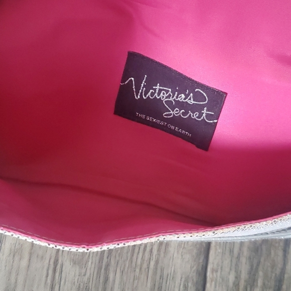 Victoria's Secret Silver Shimmer Envelope Clutch - Picture 5 of 8